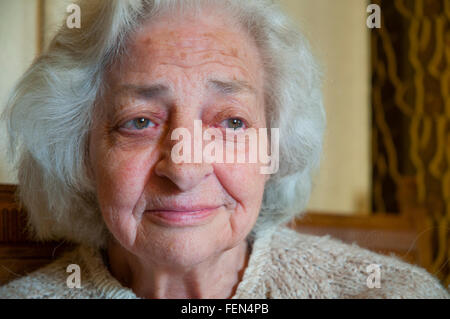 Ritratto di vecchia donna sorridente. Foto Stock