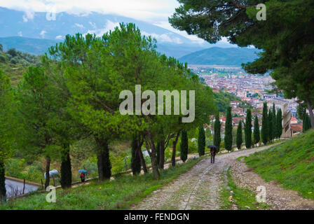 Percorso tra Kalaja, il castello e il centro città, Berat, Albania Foto Stock