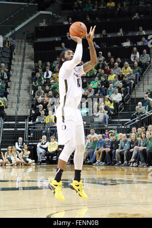 Febbraio 7, 2016: Oregon Ducks avanti Dwayne Benjamin (0) prende un colpo aperto durante il NCAA pallacanestro tra le anatre e le Utah Utes a Matt Knight Arena, Eugene, o Foto Stock