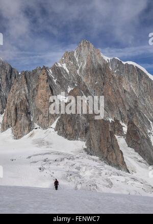 Scalatore sul ghiacciaio Mer de Glace, Mont Blanc, Francia Foto Stock