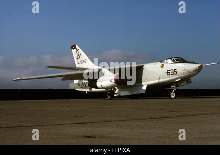 Douglas KA-3B Sky Warrior 147648 VAK-208 NAS Alameda 8Aug82 Peter B Lewis Douglas KA-3B Sky Warrior 147648 VAK-208 NAS Alameda 8Aug82 Peter Foto Stock