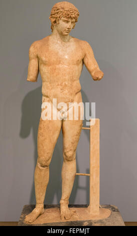 Delphi, Phocis, Grecia. Delphi museo archeologico. Statua di culto di Antinoos o Antinoo, circa 111-130 Bithynian-Greek gioventù Foto Stock