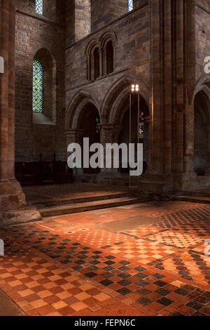 Interno del Brinkburn Priory rovina Foto Stock