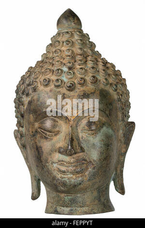 Vecchio Buddha bronzo testa isolata su sfondo bianco Foto Stock