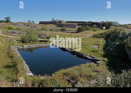 Il serbatoio dell'acqua sull'isola fortezza di Suomenlinna, Helsinki, Finlandia. Foto Stock