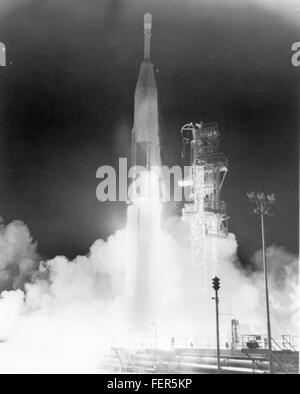 Questa immagine fa parte della Atlas negative Collection, con un raro negativo fotografico che cattura un momento nel tempo. La collezione contiene una preziosa documentazione visiva di eventi e scene storiche. Foto Stock