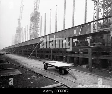 La posa di una nave a chiglia Readhead cantiere la posa di una nave a chiglia Readhead cantiere Foto Stock