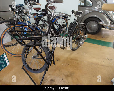 1955 45cc 1hp AMO-Motore su Baviera transportbicycle pic2 Foto Stock