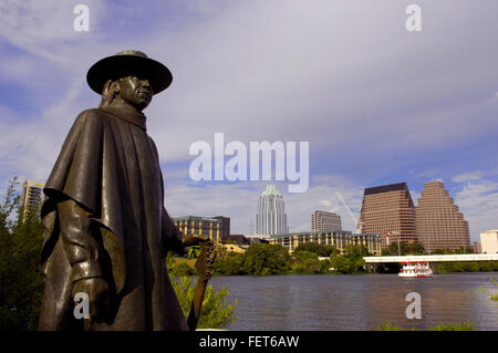 Austin, Texas, Stati Uniti d'America. 5 Sep, 2007. Il 4 settembre 2007, Austin, Texas; statua di Stevie Ray Vaughn di Austin in Texas.Nel 1994, la città ha eretto la Stevie Ray Vaughan Memorial statua presso Auditorium rive.nella sua amata Austin, la città ha fatto il ''Capitale mondiale della musica dal vivo", Stevie Ray è stato presentato con un annuncio dal sindaco che dichiara Novembre 26, 1989 Stevie Ray Vaughan giorno. © Scott A. Miller/ZUMA filo/Alamy Live News Foto Stock