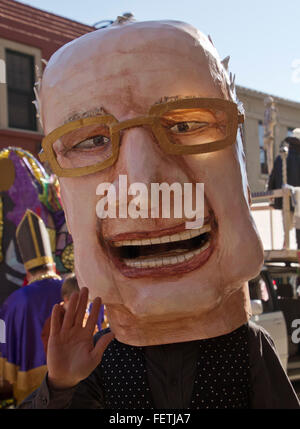 Asheville, North Carolina, Stati Uniti d'America - 7 Febbraio 2016: Close up di una ondulazione, colorate, più grandi di vita Bernie Sanders candidato presidenziale Mardi Gras carattere su 7 Febbraio 2016 in Asheville, North Carolina Mardi Gras Parade Credito: Judith Bicking/Alamy Live News Foto Stock