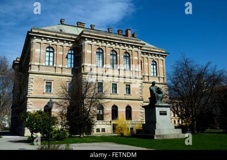 Piazza Strossmayer con statua di uomo politico cattolico Mons. Josip Strossmayer Zagabria Croazia Foto Stock