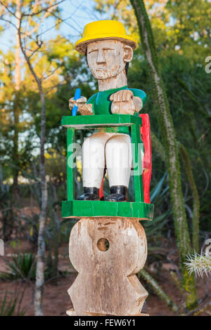 Aloalo, funebre tradizionale scultura palo, Berenty, Fort Dauphin, provincia di Toliara, Madagascar Foto Stock