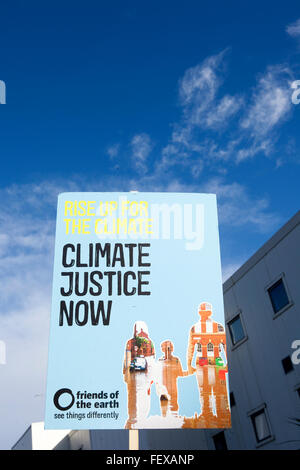 Blackpool, Lancashire, Regno Unito il 9 febbraio, 2016. I manifestanti contro la Cuadrilla appello per consentire shale gas - foratura o fracking è di essere deciso a questa audizione in Blackpool. Impresa energetica Cuadrilla è accattivante il rifiuto del Consiglio di consentire fracking su due siti in Plumpton & Roseacre boschi. La procedura che consente il Segretario di Stato a decidere il risultato in seguito al ricorso piuttosto che un governo ispettore di pianificazione, sarà utilizzato. Credito: Cernan Elias/Alamy Live News Foto Stock