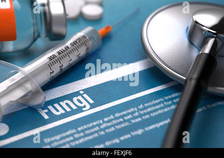 Funghi. Concetto medico su sfondo blu. Foto Stock