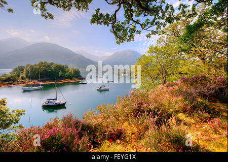 Scena tranquilla nella baia di vescovi sul Loch Leven, Ballachulish, West Highlands Foto Stock