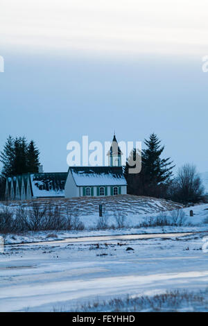 Thingvellir chiesa e dintorni, Thingvellir National Park al tramonto in Islanda in gennaio Foto Stock