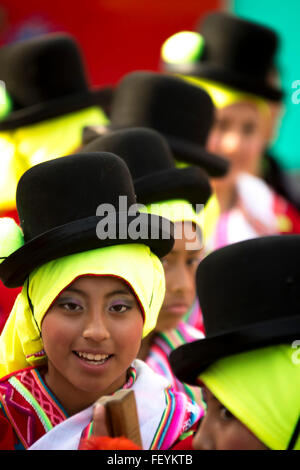 Peruviano danza folcloristica. Festival internazionale di danze popolari El Buen Pastor Scuola, comune di Los Olivos, Lima, Peru Foto Stock