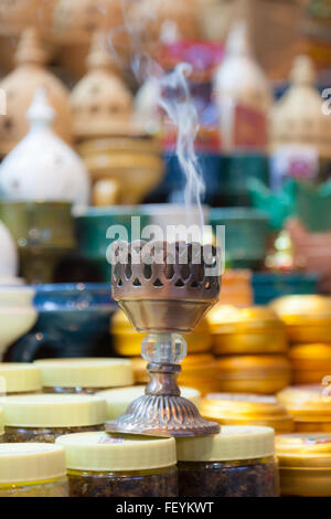 Bruciatore di incenso in Oman Foto Stock