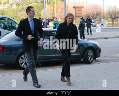 Palma de Mallorca, Spagna. Il 9 febbraio, 2016. Spagna La Principessa Cristina (R) arriva a corte con suo marito Inaki Urdangarin ad assistere al processo in Palma de Mallorca. Credito: zixia/Alamy Live News Foto Stock