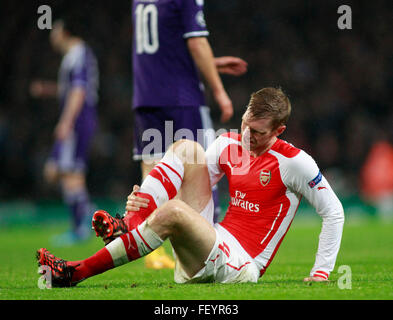 Londra, Inghilterra - NOV 04 2014: Arsenal Per Mertesacker durante la UEFA Champions League match tra Arsenal da Inghilterra e Anderlecht dal Belgio ha suonato presso l'Emirates Stadium. Foto Stock