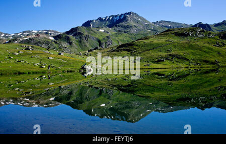 Lago di montagna vicino alla valle Claree, Francia Foto Stock