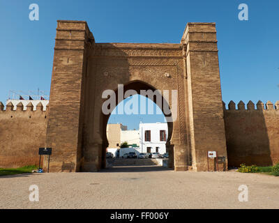 Bab Mellah al posto di Bab El Mrissa. Bab El Mrissa è il cancello principale di vendita antica Medina. Rabat, Marocco. Il Nord Africa. Foto Stock