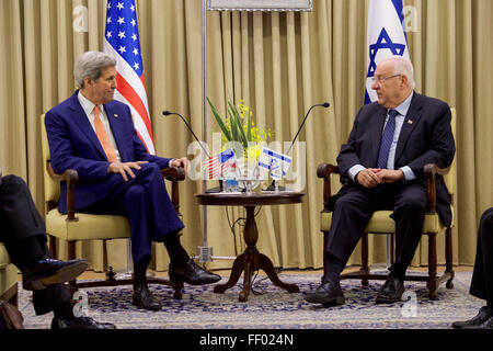Segretario Kerry ascolta come Presidente israeliano rende l'apertura. Commenti al loro incontro bilaterale Foto Stock