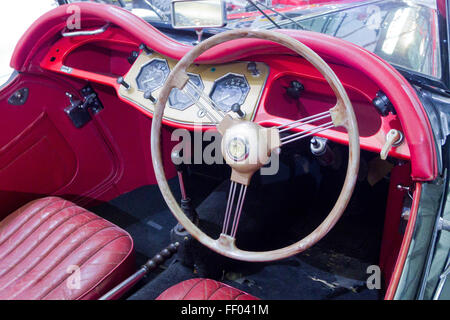 Interno di un 1954 MG Midget TF Classic British Auto sportiva, REGNO UNITO Foto Stock
