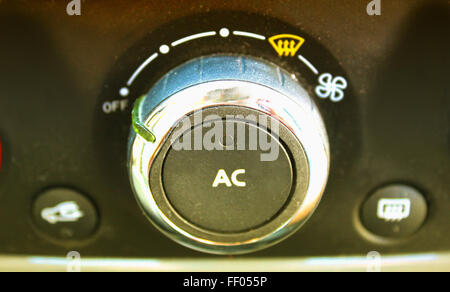 Closeup look dei pulsanti di aria condizionata in auto Foto Stock
