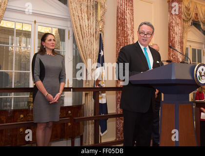 Giurato di recente negli Stati Uniti Ambasciatore di Panama Feeley offre commento alla cerimonia di premiazione Foto Stock