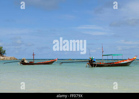 Lunga coda di barche in insalata era Koh Phangan Foto Stock