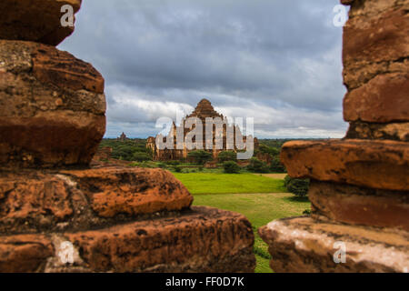 Tempio Dhammayangyi tra mattoni.Bagan. Myanmar. Foto Stock