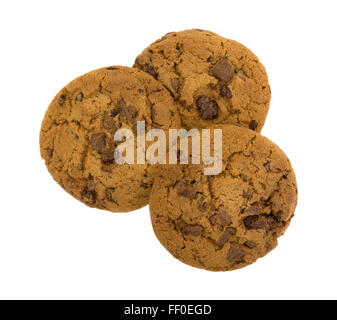 Vista dall'alto di un gruppo di cioccolato al latte confezionati chip cookie isolato su uno sfondo bianco. Foto Stock