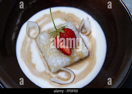 Tapioca malese in base dessert con crema di cocco Foto Stock