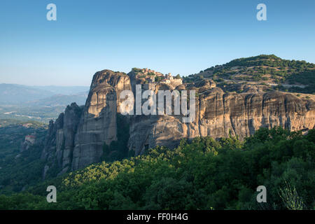 Il Santo Monasteri di Varlaam e grande Meteoron in Meteora - complesso orientale di monasteri ortodossi di sunrise Foto Stock