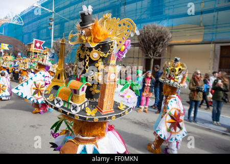 BADAJOZ, Spagna, 7 febbraio: interpreti di prendere parte alla sfilata di carnevale di troupes a Badajoz City, il 7 febbraio 2016. Questo è Foto Stock