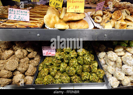 La pasticceria in un deli shop a Roma Foto Stock