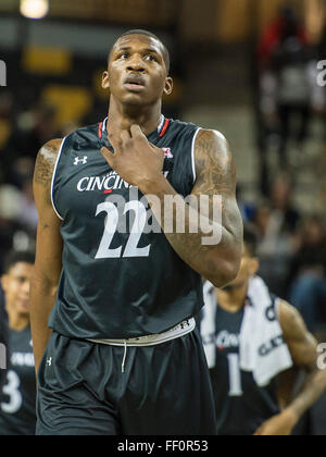 Orlando, FL, Stati Uniti d'America. Il 9 febbraio, 2016. Centro di Cincinnati Coreontae DeBerry (22) Come si è visto durante la prima metà del NCAA Mens basketball azione di gioco tra i Cincinnati Bearcats e la UCF Cavalieri a CFE Arena di Orlando, Fl. Romeo T Guzman/CSM/Alamy Live News Foto Stock