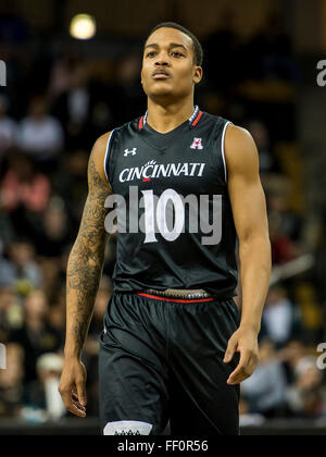 Orlando, FL, Stati Uniti d'America. Il 9 febbraio, 2016. Cincinnati guard Troy Caupain (10) Come si è visto durante la seconda metà del NCAA Mens basketball azione di gioco tra i Cincinnati Bearcats e i cavalieri UCF. Cincinnati sconfitto UCF 69-51 a CFE Arena di Orlando, Fl. Romeo T Guzman/CSM/Alamy Live News Foto Stock