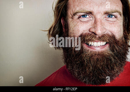 Adulto gentiluomo con la barba bianca Foto stock - Alamy