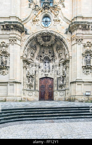 Ornati archi sulla cattedrale esterno Foto Stock