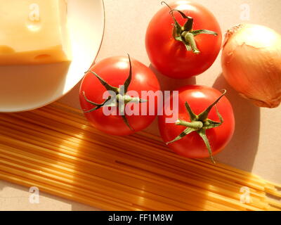 Tagliatelle con pomodoro e formaggio Foto Stock