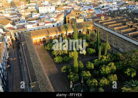 Angolo sollevato vista della Grande Moschea giardini cortile, Cattedrale Mezquita di Cordova, Spagna Foto Stock