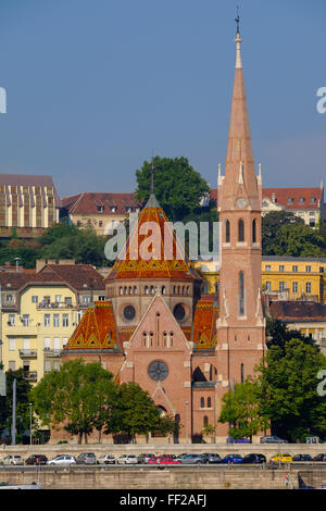 La Chiesa dei Cappuccini (Kapucinus Templom), sul lato di Buda del Danubio, Budapest, Ungheria, Europa Foto Stock