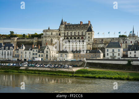 Castello di Amboise e il fiume Loira, Valle della Loira, Centro di Francia Foto Stock