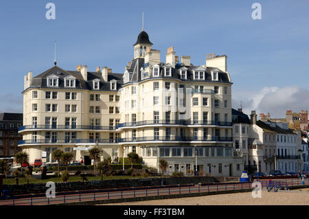 Il Queens Hotel sul lungomare a Eastbourne, East Sussex, Inghilterra, Regno Unito. Foto Stock