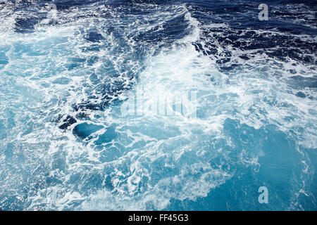 Superficie dell'acqua di mare turbolento e ruvido Foto Stock