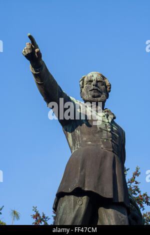 Anni Cinquanta Kossuth Memorial vicino al parlamento ungherese, Budapest (2006). La statua è stata spostata a Esztergom, Ungheria, nel 2014 Foto Stock