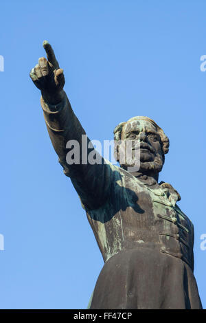 Anni Cinquanta Kossuth Memorial vicino al parlamento ungherese, Budapest (2006). La statua è stata spostata a Esztergom, Ungheria, nel 2014 Foto Stock