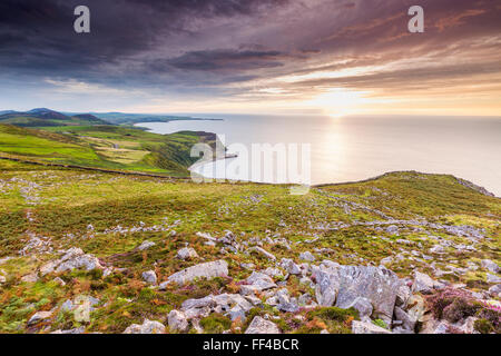 Sunset over Caernarfon Bay, Llithfaen, Gwynedd, Wales, Regno Unito, Europa. Foto Stock